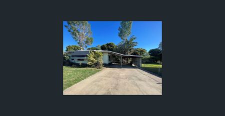 3 Bedroom house neat & tidy with outdoor area undercover - Photo 4