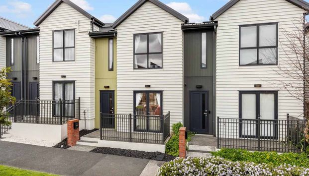 Lovely home in a convenient location! - Photo 1