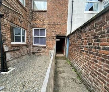 Flat in Warwick Road, Carlisle - Photo 1