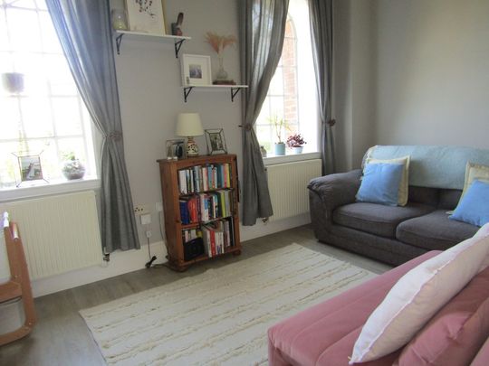 2 bed Terraced - To Let - Photo 1