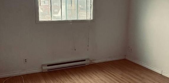 Grand 4 1/2 Libre Immédiatement (terrasse) - Photo 2