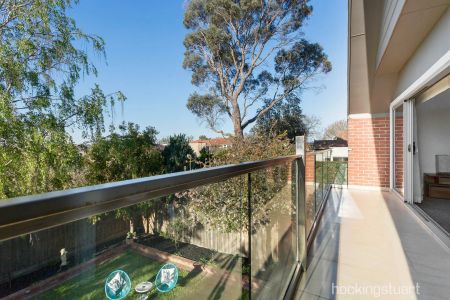 Beautiful Classic Meets Contemporary Family Home - Photo 3
