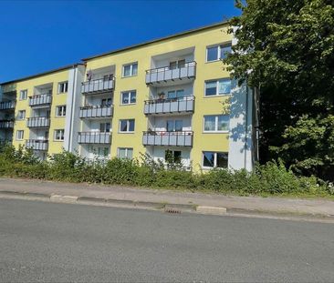 Geräumige 3-Zi.-Wohnung mit Balkon! - Photo 2