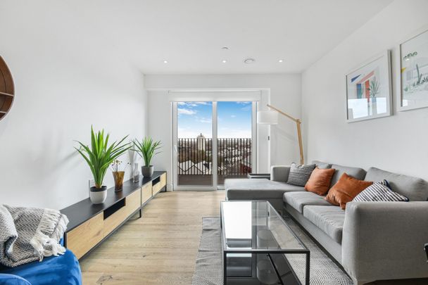 1 Bed Flat, Exchange Gardens, SW8 - Photo 1