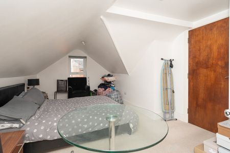 Flat 5 64 Chalk Hill - Photo 2