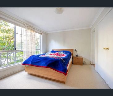 Prime location close to top schools - Photo 2