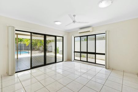 FAMILY HOME – PRIME LOCATION SHORT TERM LEASE UP UNTIL MAY. - Photo 2