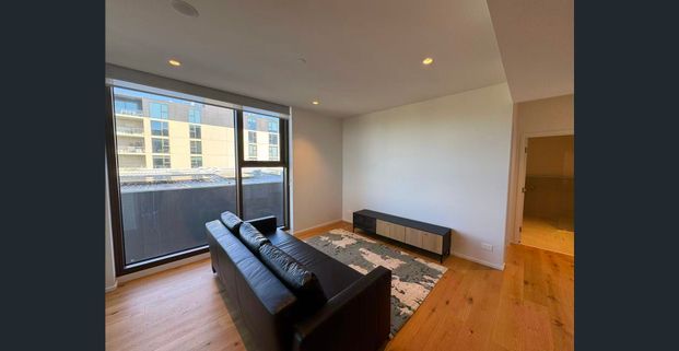 Modern One-Bedroom Apartment on The Parade - Photo 1