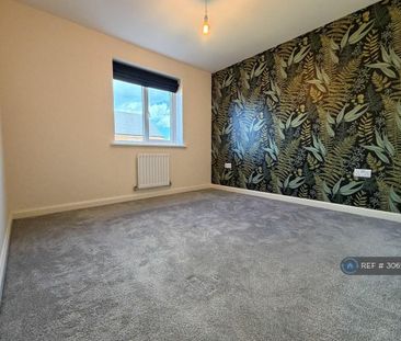 4 bedroom semi-detached house to rent - Photo 2