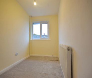 3 Bedroom Semi Detached Available Arranging tenancy - Photo 4