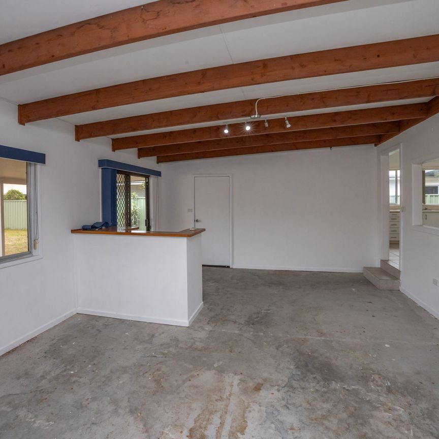 3 BEDROOM COTTAGE WITH SPACIOUS YARD!! - Photo 1