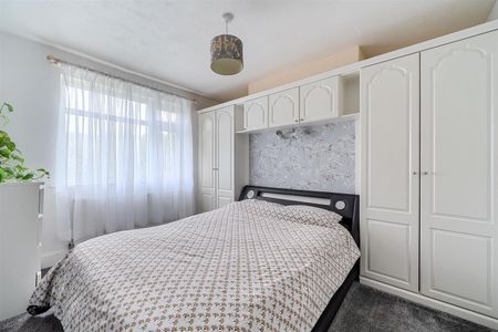 4 bedroom house - mid terrace - Photo 4