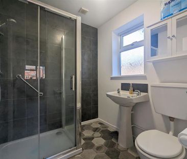 2 bedroom semi-detached bungalow to rent - Photo 6