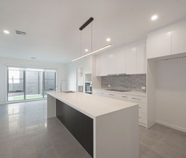 Spacious 4 Bedroom Townhouse - Photo 3