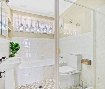 Modern Family Living in a Quiet, Sought-After Ruse Pocket! - Photo 1