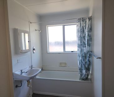 WAINUIOMATA LIVING - Photo 4