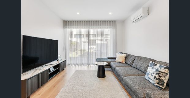 STYLISH COASTAL LIVING JUST 200M FROM THE BEACH - Photo 1