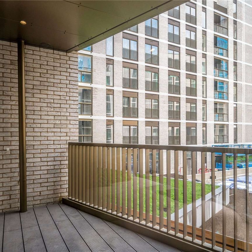 A high specification two bedroom apartment with two private balconies. - Photo 1