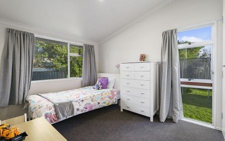 A fully renovated home with fully fenced section - Photo 2