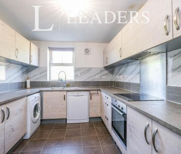 4 bedroom semi-detached house to rent - Photo 6