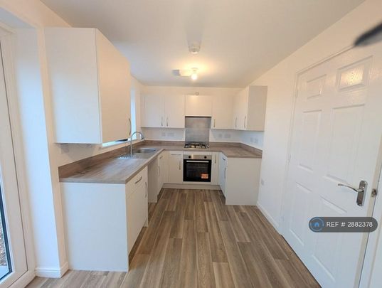 3 bedroom semi-detached house to rent - Photo 1