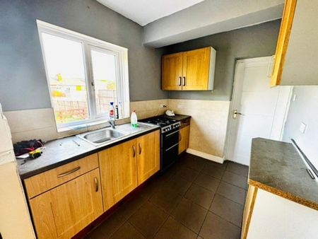 4 bedroom house of multiple occupation to rent - Photo 3