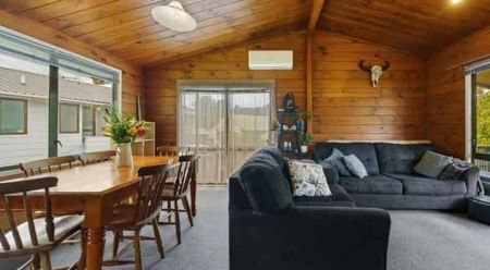 Charming two-bedroom Lockwood - Photo 4