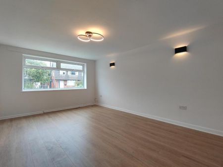 4 bedroom detached house to rent - Photo 2