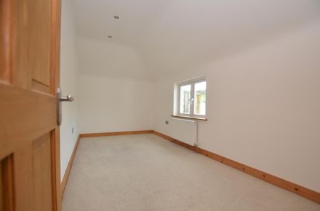 4 bedroom detached house to rent - Photo 4