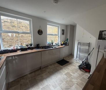 3 bedroom flat to rent - Photo 4
