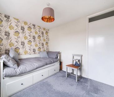 2 bedroom end of terrace house to rent - Photo 2