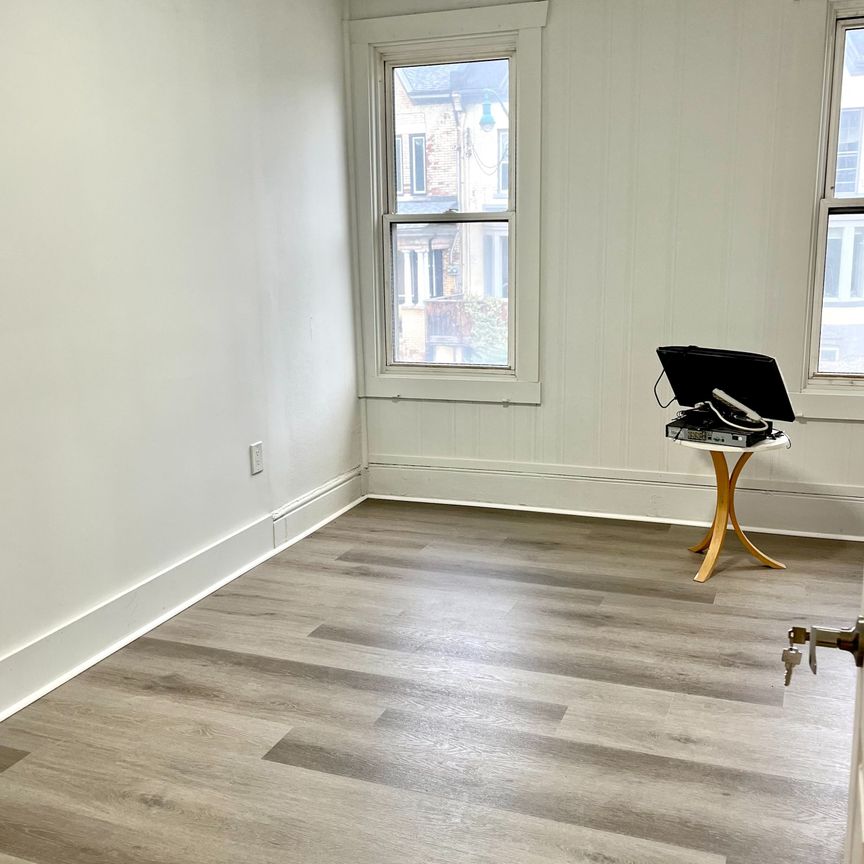 For Lease - 275 Main Street Unit# Upper, Hamilton, Ontario - Photo 1