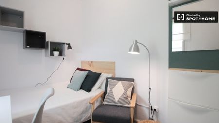 barcelona, Catalonia 08012 - Photo 3