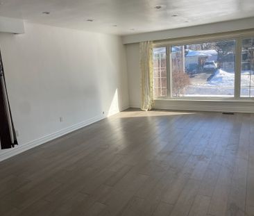 For Lease - 20 Shrewsbury Square, Toronto, Ontario - Photo 2