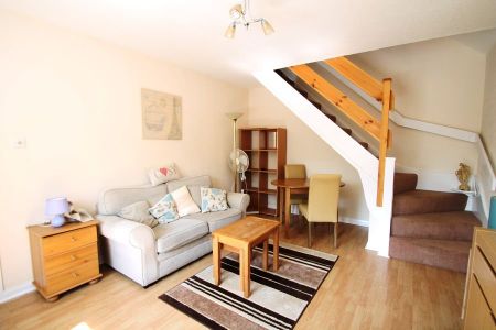 Philpots Close, West Drayton, UB7 - Photo 4
