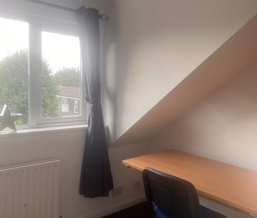 Regency Place Room 2 - Photo 5