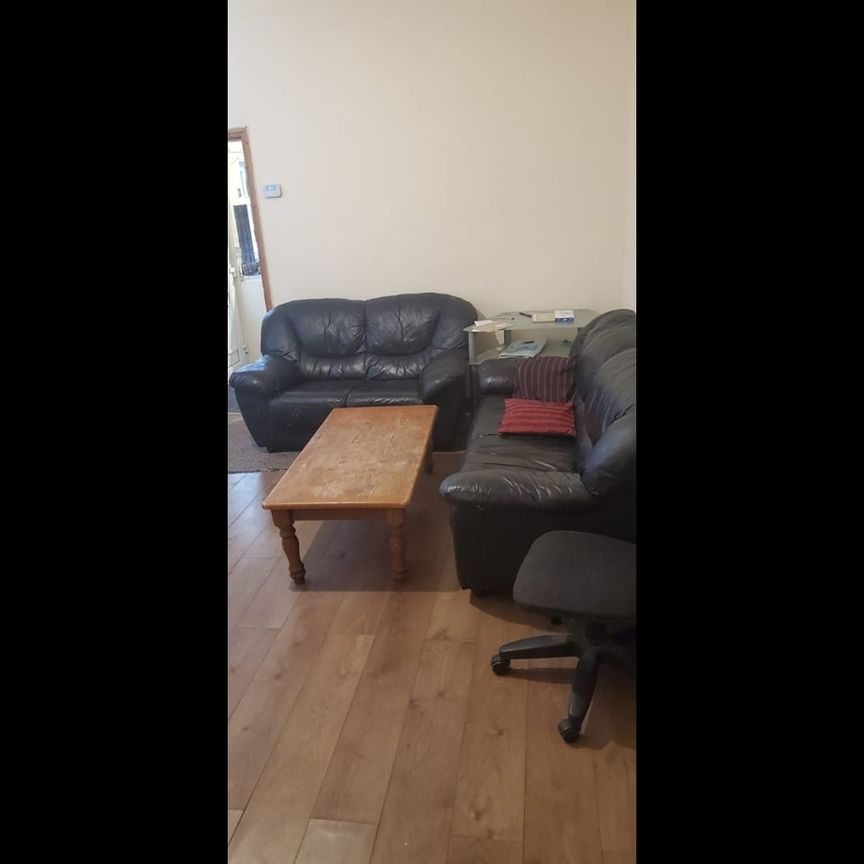 Room in a Shared House, Greenhill Road, M8 - Photo 1