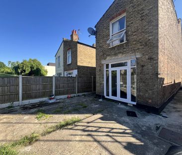 Guide Price £1,850 pcm - Available Now - Part Furnished - Photo 2