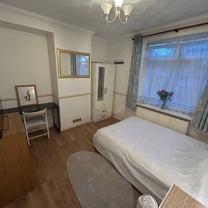 Room in a Shared House, King Alfred Avenue, SE6 - Photo 1