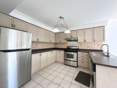 Detached Home For Lease | W9053645 - Photo 2