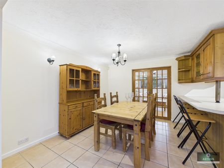 Pound Hill - Photo 2