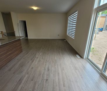 For Lease - 133 Berkely Street, Wasaga Beach, Ontario - Photo 1