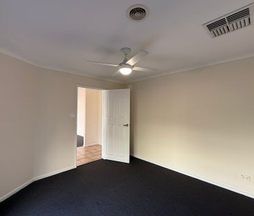 8 Frances Crescent, Cranbourne North VIC - Photo 6