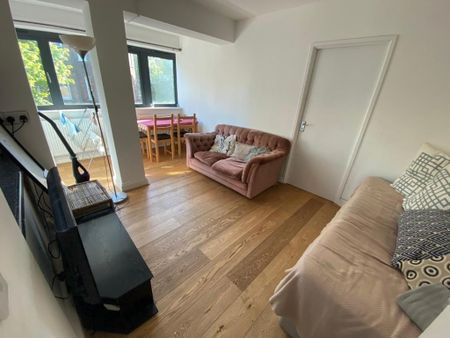 4 Bed Flat, Marzell House, W14 - Photo 2