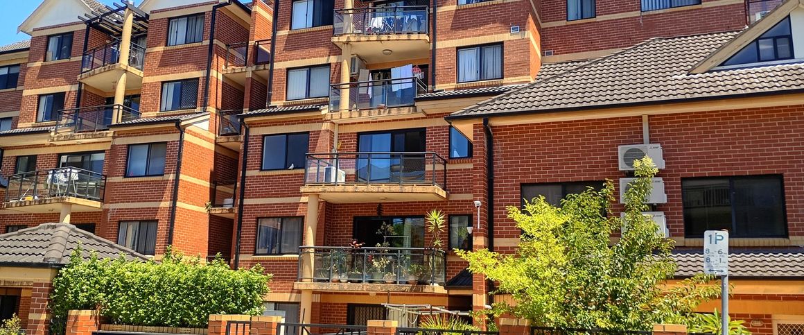 Bright & Spacious 2 Bedroom Apartment - Prime Burwood Address - Photo 1