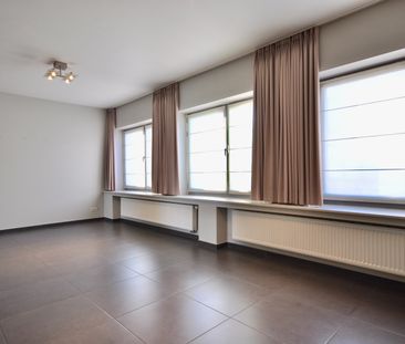 Instapklaar gerenoveerd appartement met 2 slaapkamers en terras in ... - Foto 1