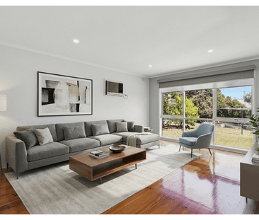 Cosy Family Home with a Big Backyard in the Heart of Langwarrin - Photo 5