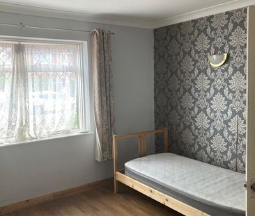 Room in a Shared House, Kingsbridge Road, RG2 - Photo 2