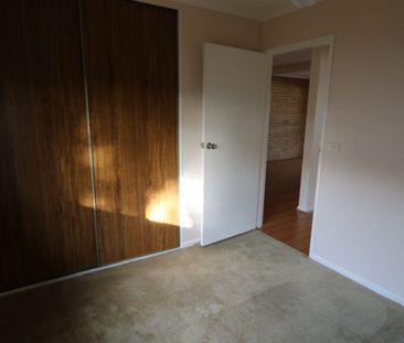 Fantastic 2 Bedroom Unit Located in a Great little spot! - Photo 3