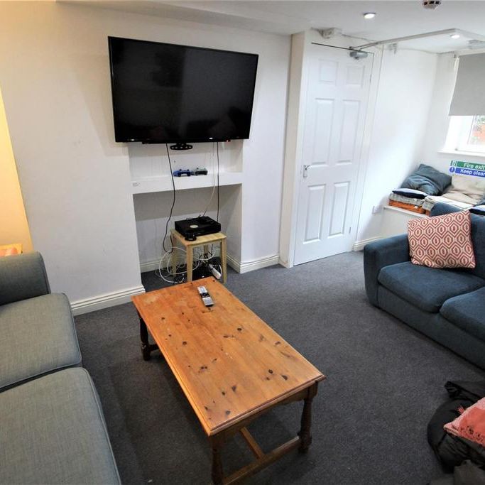 4 bedroom terraced house to rent - Photo 1